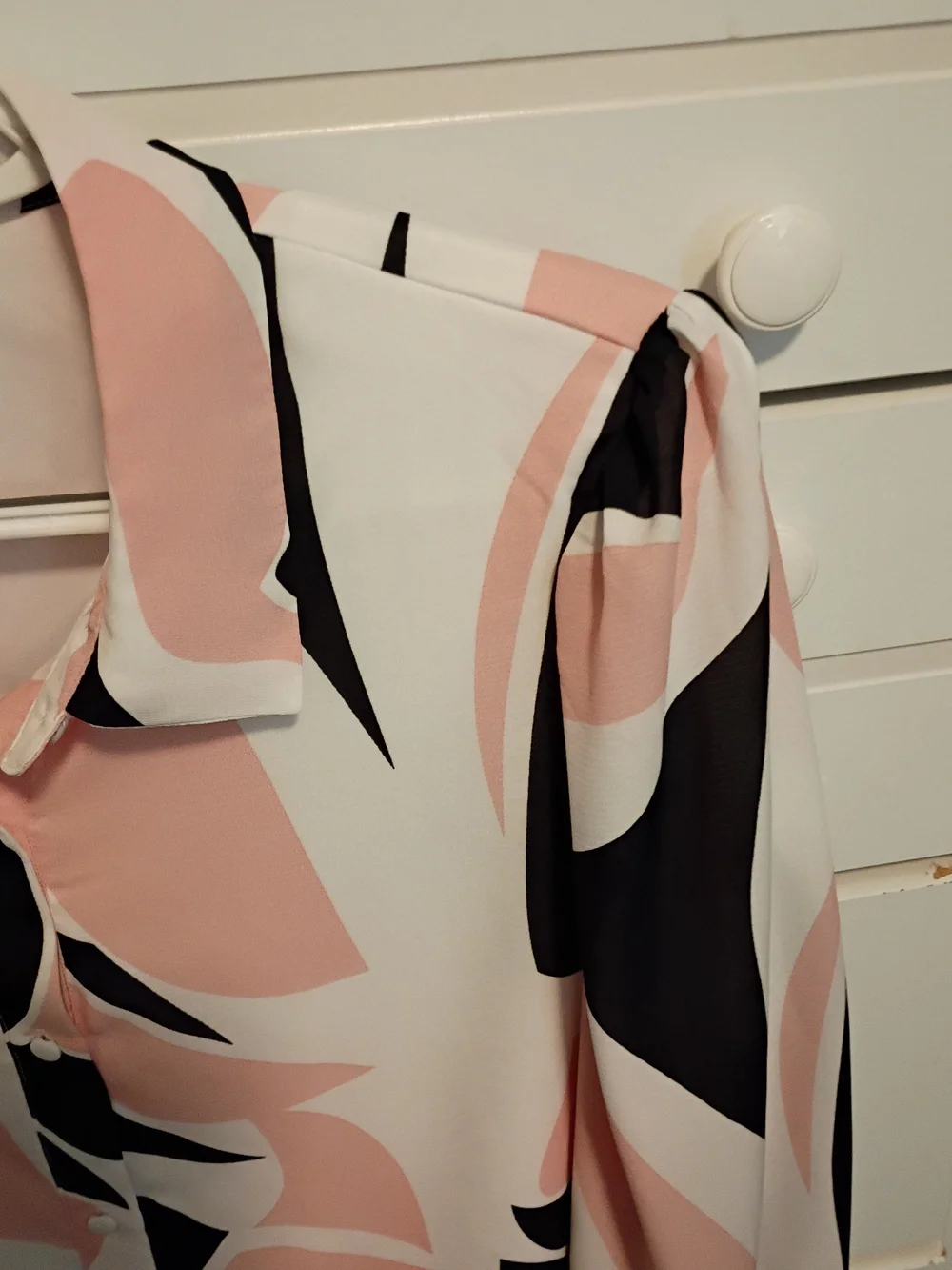 Women’s Pink, Black & White Abstract Button-Front Shirt